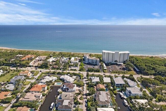 Building Photo - 1050 Brooks Ln