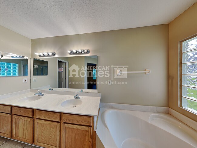 Building Photo - 10909 Acorn Park Court