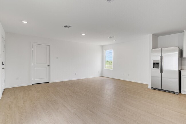 Building Photo - 390 LUCIA Way