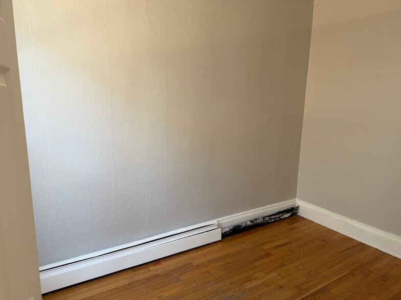 Building Photo - 16 Westervelt Pl