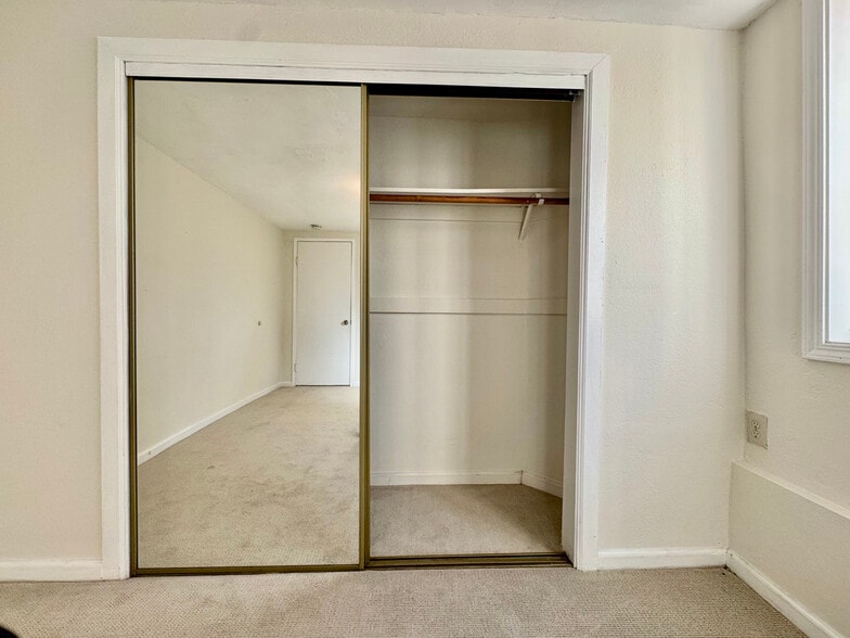 Building Photo - 1054 24th St