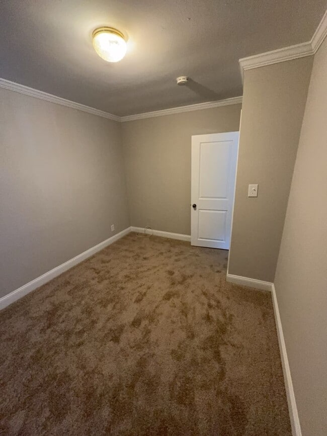 Building Photo - !! $500 OFF 2nds  MONTH'S RENT!!! Charming 3BR 2BA Home w/ Updated Kitchen + Large Front and Back...