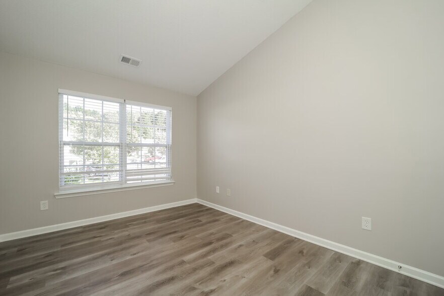 Building Photo - 229 Lossie Ln