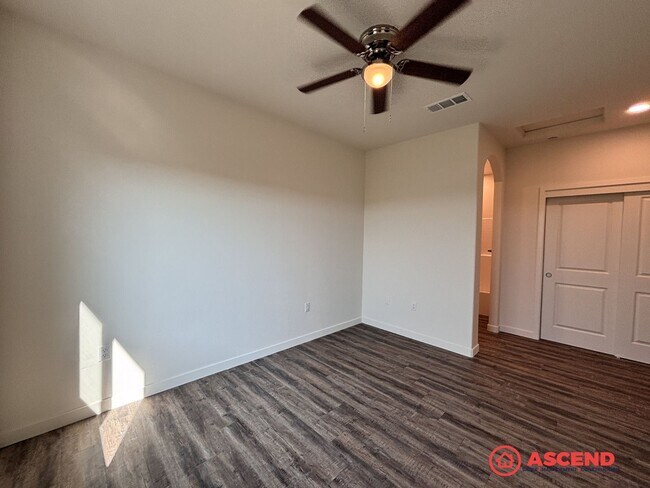 Building Photo - 6012 Curvy Hills Dr