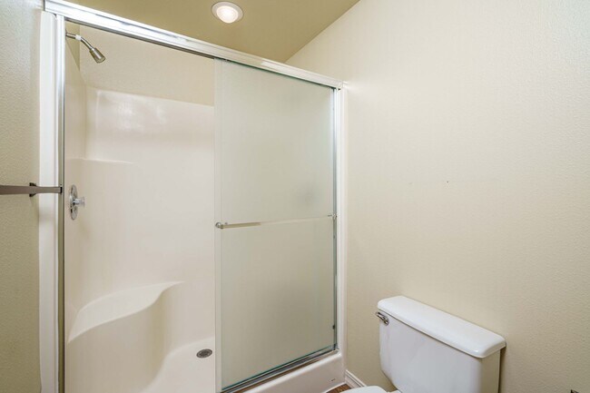 Building Photo - Beautifully Landscaped 1/4 acre with Well ...