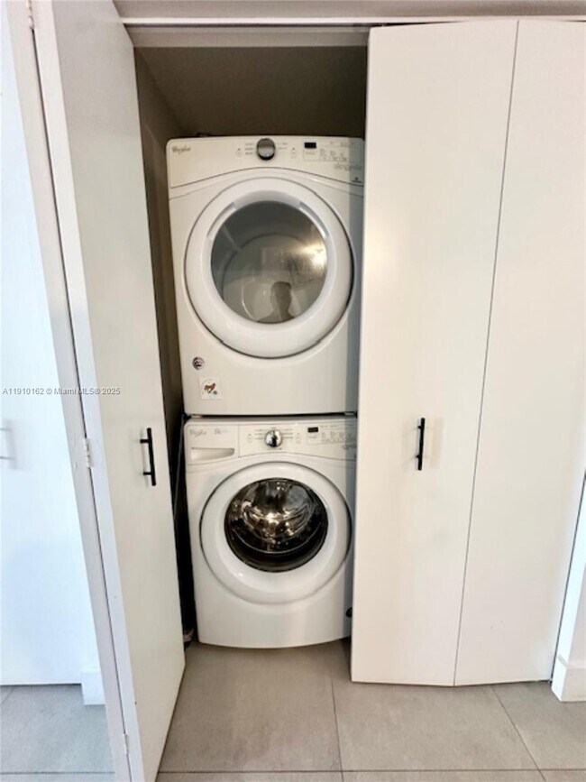 Building Photo - 488 NE 18th St