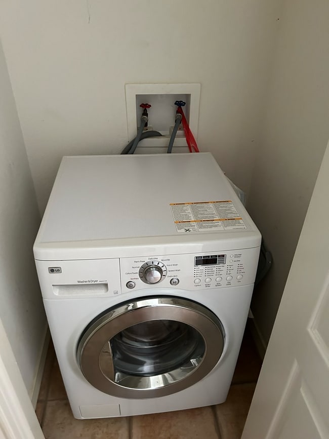 Building Photo - 415 Sun Dial Cir