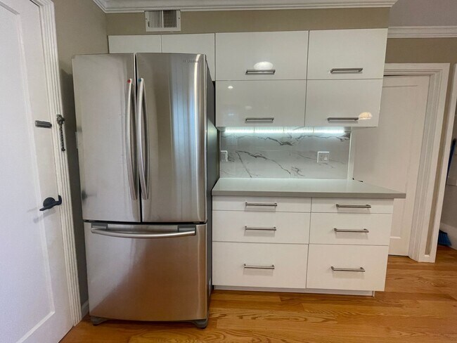 Building Photo - 1862a 17th Ave