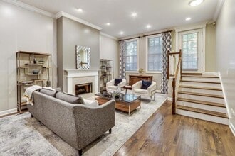 Building Photo - 4 bedroom in Chicago IL 60647