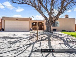 Building Photo - Cozy 4 Bedroom 2 Bathroom Home In The NE!