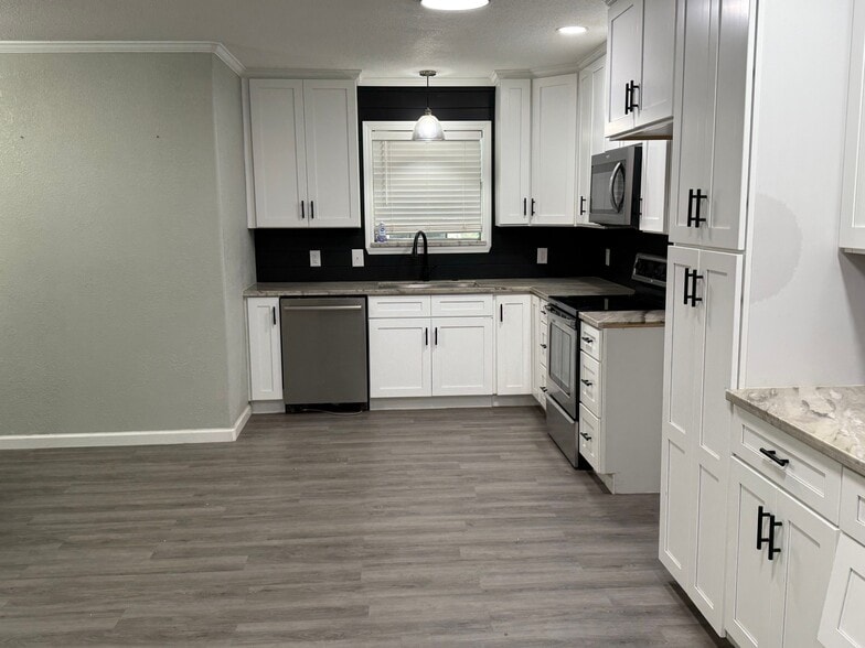 Building Photo - 4121 Willowoak Dr