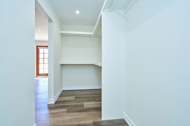 Building Photo - Aqua Vista - Entertainers Playhouse