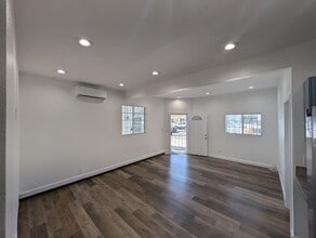 Building Photo - 456