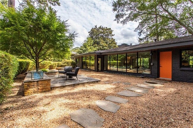 Building Photo - 1904 Lenox Rd NE