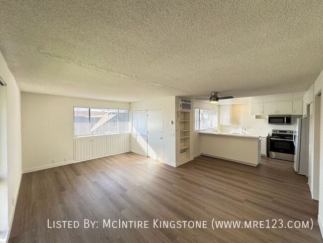 Building Photo - A Beautifully Renovated 2BD 1BA Apartment ...