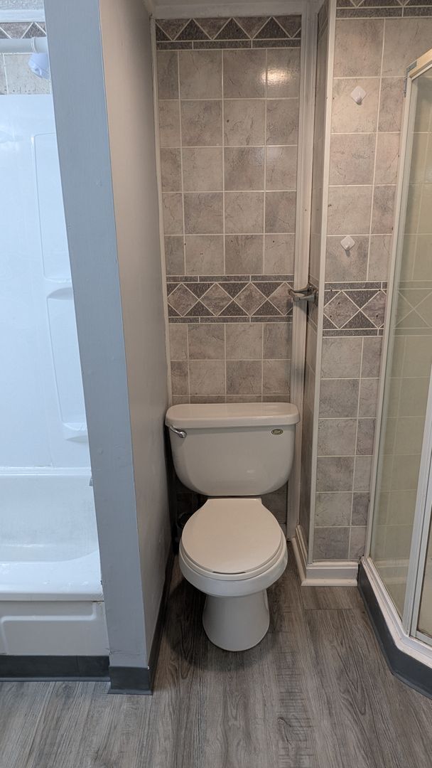 Building Photo - Welcome to this charming 3-bedroom, 1-bathroom home in Akron - Section 8 Welcome