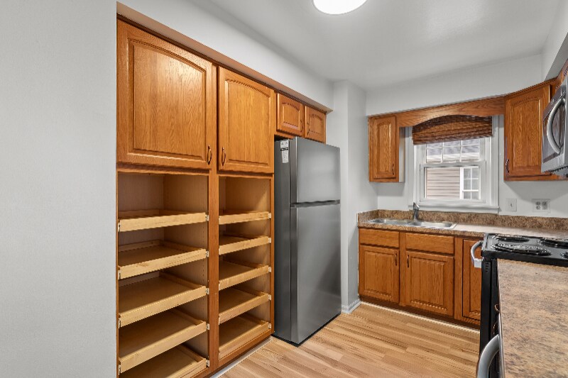 Building Photo - 423 Cornell Dr