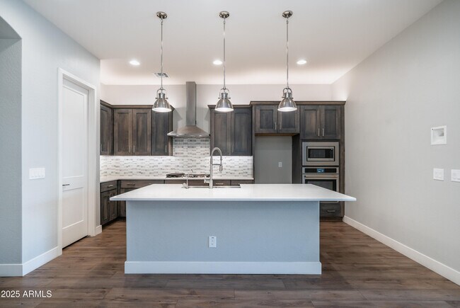 Building Photo - 23080 E Carriage Wy