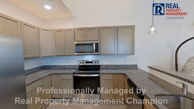 Building Photo - Beautiful 3 BD/2 BA End Unit Townhome in Leland