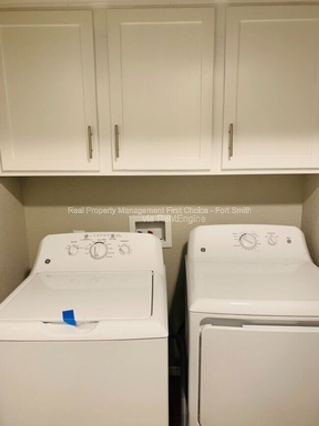 Building Photo - 2121 Ingalls Ln