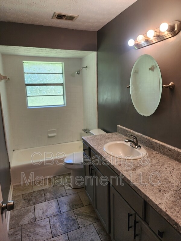 Building Photo - 1406 Jackson Dr