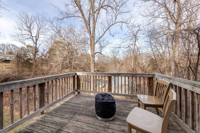 Building Photo - 301 Rollason Dr