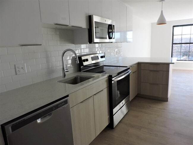 Building Photo - 16 Soden St