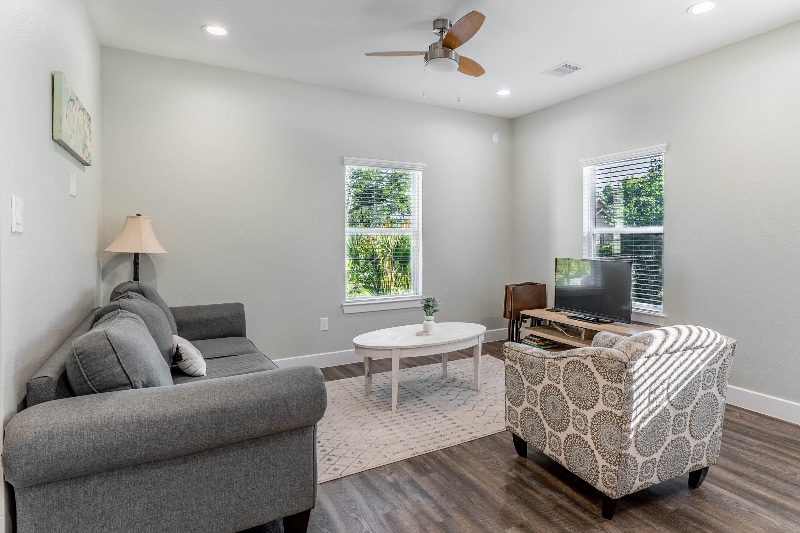 Building Photo - 142 W 5th St