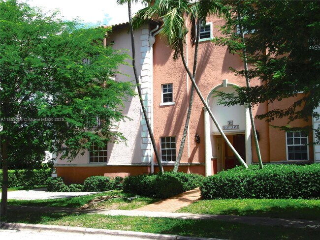 Primary Photo - 29 Santillane Ave