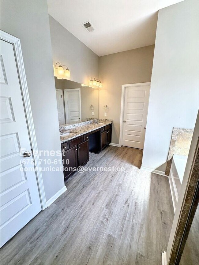 Building Photo - 3177 Alhambra Cir