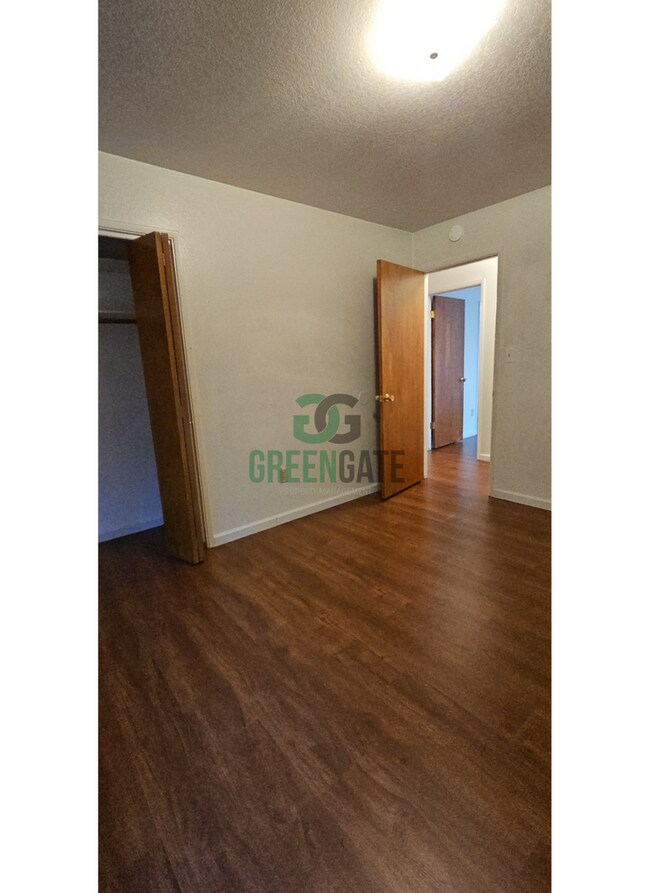 Building Photo - 3509-3511 Dragoo Park Dr.
