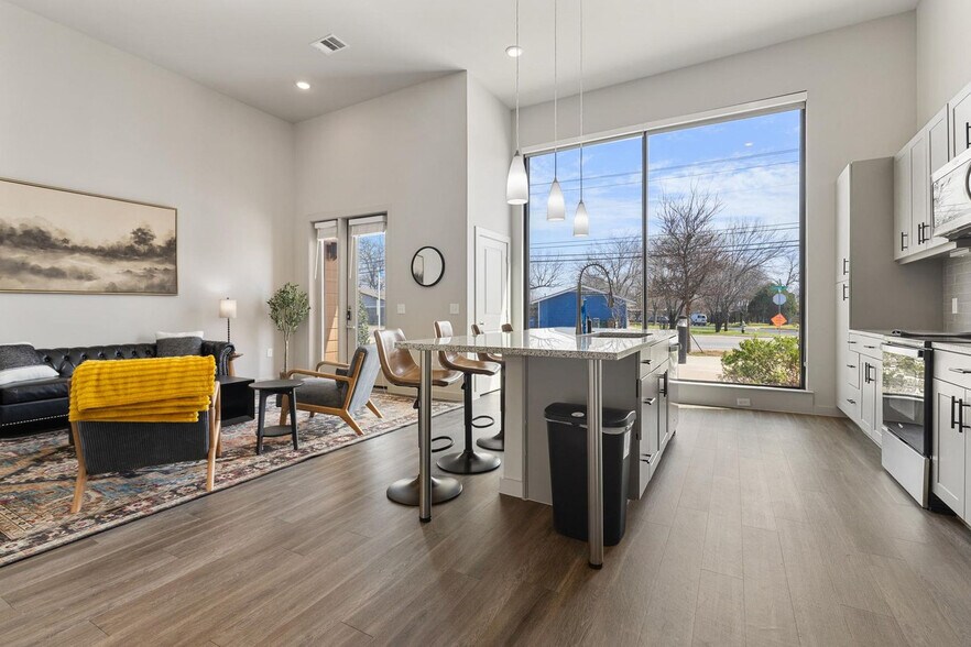 Building Photo - 5820 1/2 Cameron Road-SI FL1-ID1295731P