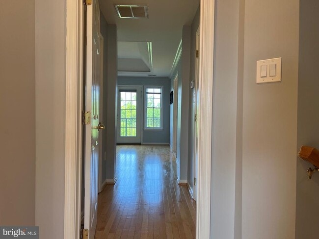 Building Photo - 787 Vestal St