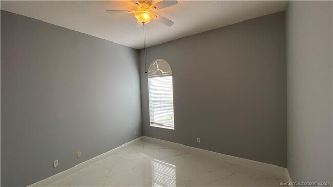 Building Photo - 4646 NW Wandering Oak Ct