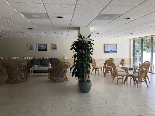 Building Photo - 150 Ocean Ln Dr