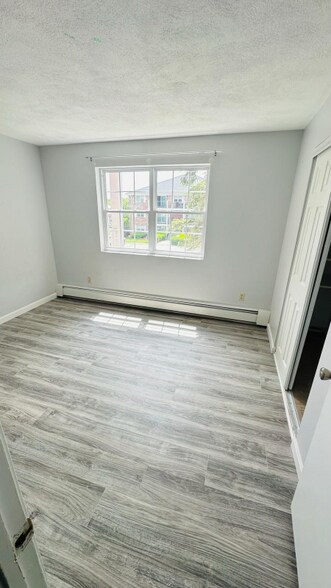 Building Photo - 5 Kenmar Dr