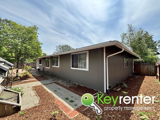 Building Photo - Stylishly Updated Lakewood Home in Seclude...