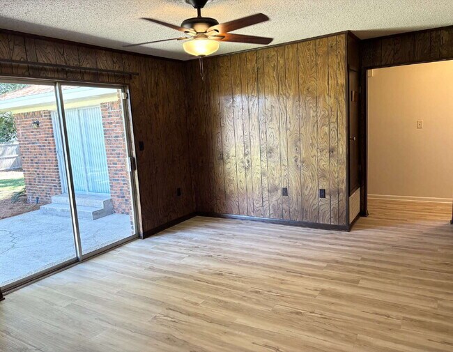 Building Photo - "Charming 3-Bedroom home in Mary Esther!"