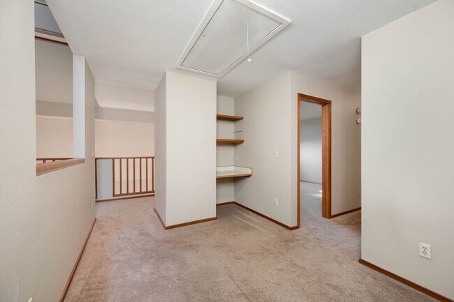 Building Photo - Beautiful home with views and in a gated c...