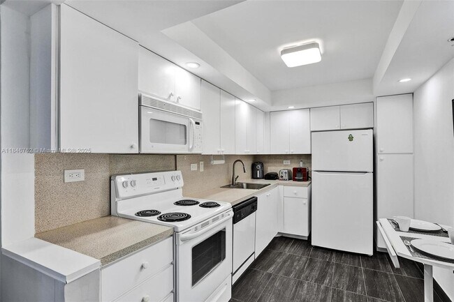 Building Photo - 20355 NE 34th Ct