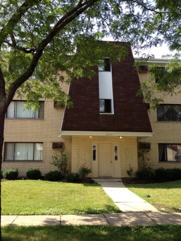 Building Photo - 2131 Narcissus Ave