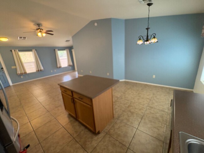 Building Photo - 4 bedroom two bath close to Cienega High S...