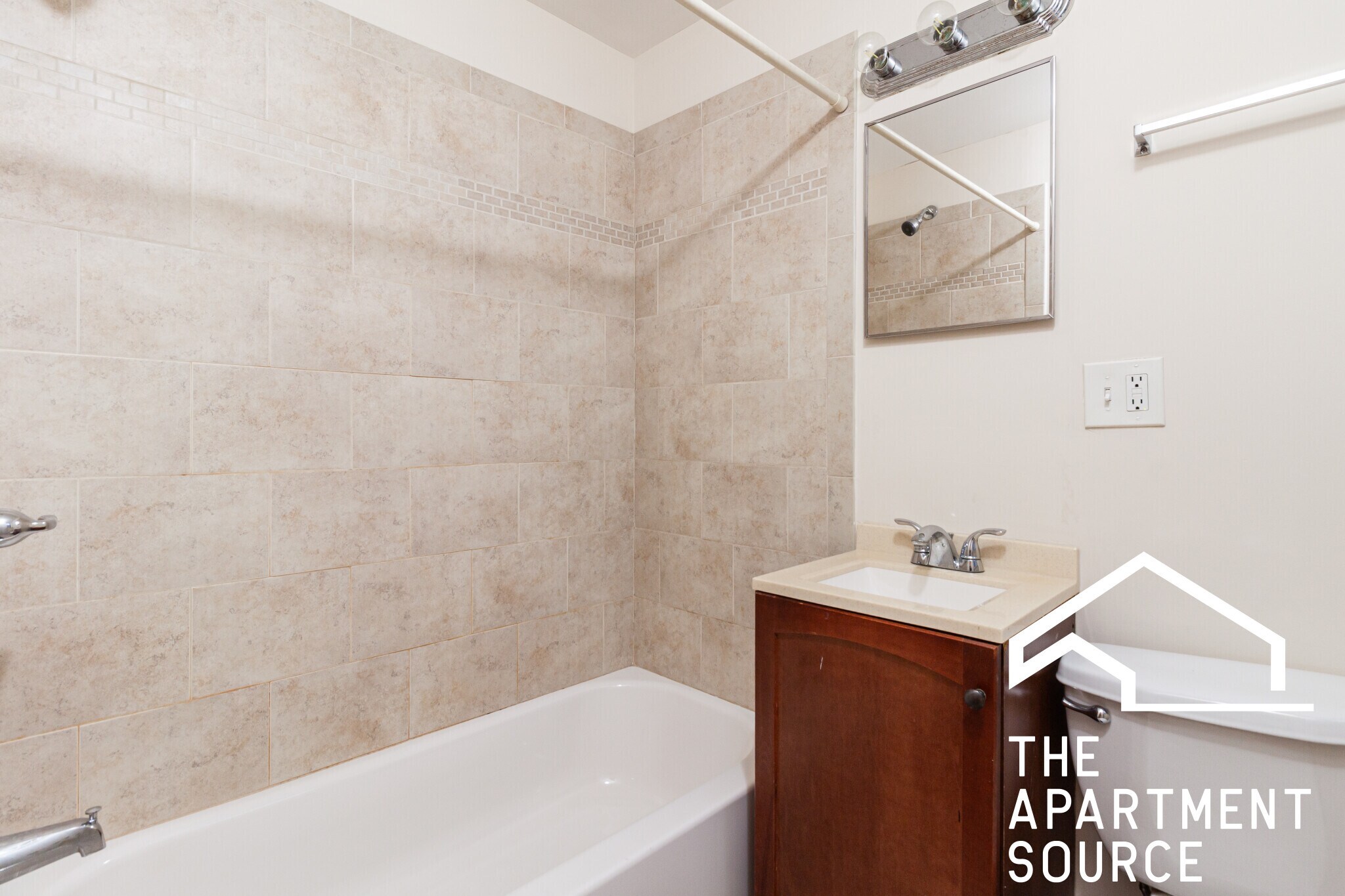 Building Photo - 2844 N Orchard St