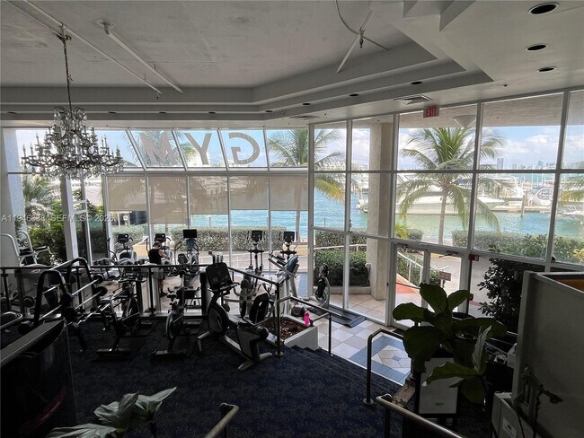 Building Photo - 7601 E Treasure Dr