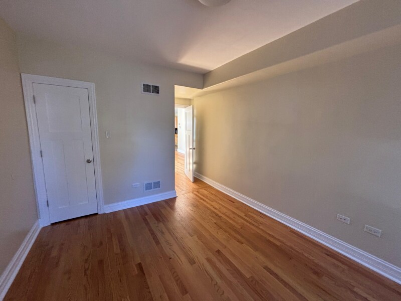 Building Photo - 2839 W Nelson St