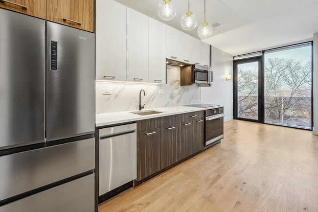 Building Photo - Pelham Residence