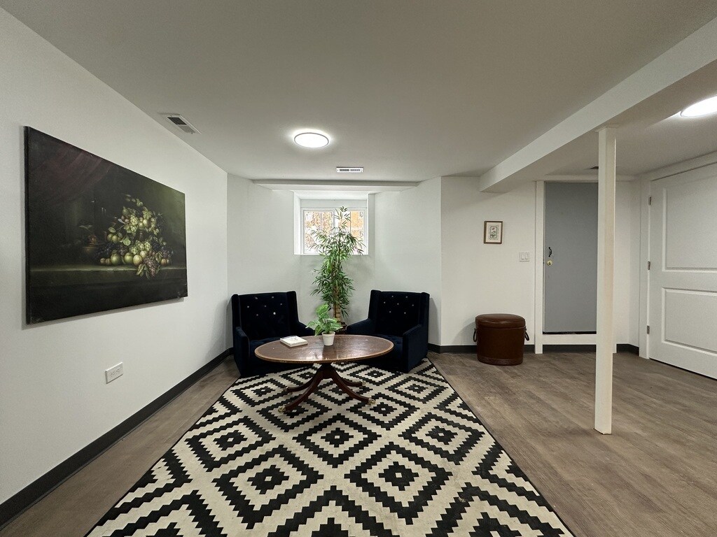 Building Photo - 1626 N Fairfield Ave