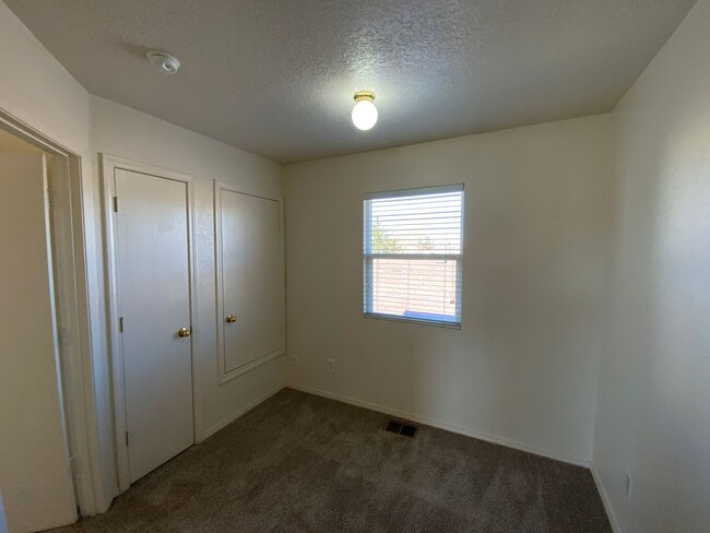 Building Photo - 3 Bedroom Home Near Unser Blvd SW & Tower ...