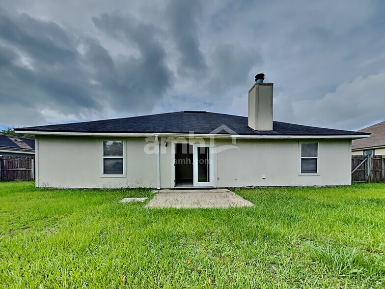 Building Photo - 3370 Westfield Dr