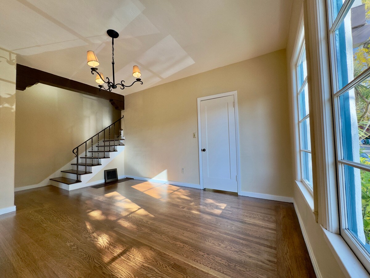 Building Photo - 1645 Scenic Ave